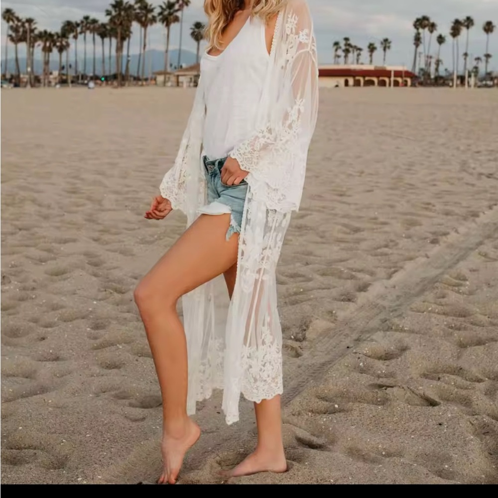 Elegant White Lace Beach Cover-Up - Picture 5 of 6